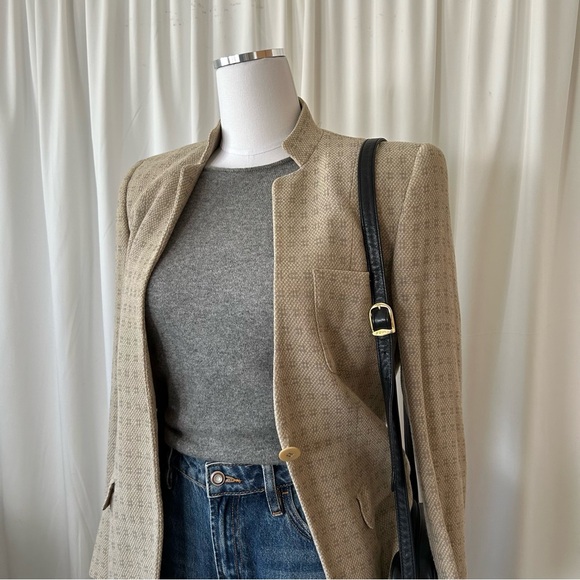 VTG 1990s Giorgio Armani Le Collezioni Collarless single-button closure Blazer. - Picture 5 of 13